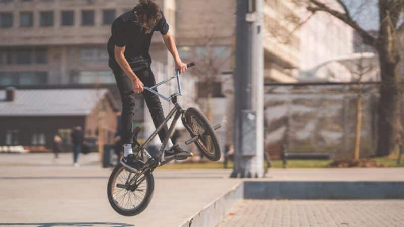 Les bike parks éphémères : une tendance estivale en milieu urbain
